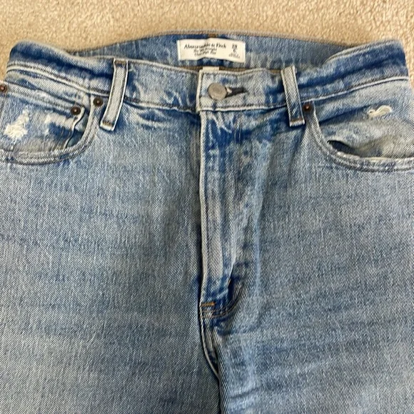 Abercrombie & Fitch 90’s Straight distressed denim - Picture 3 of 6